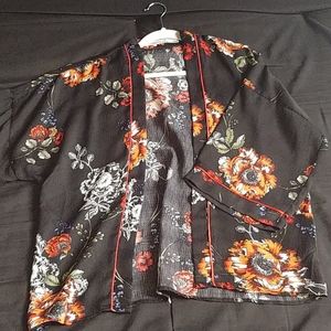 NWOT Floral kimono